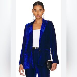✨115 BCBGeneration Single Breasted Velvet Blazer